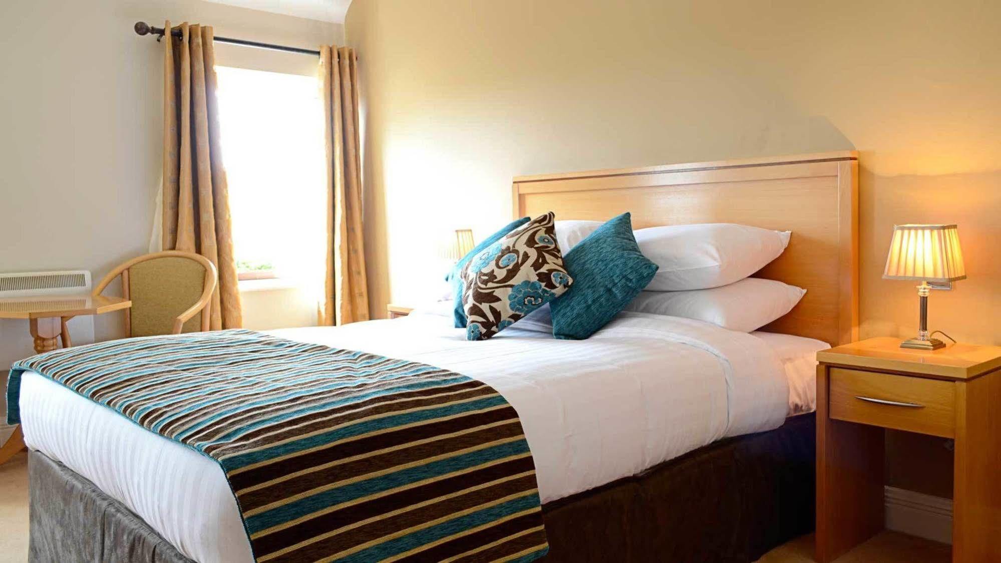 Cill Aodain Court Hotel Kiltimagh Esterno foto